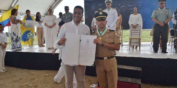 Soldados del Ejército Nacional son condecorados en emotiva ceremonia en Riohacha, La Guajira