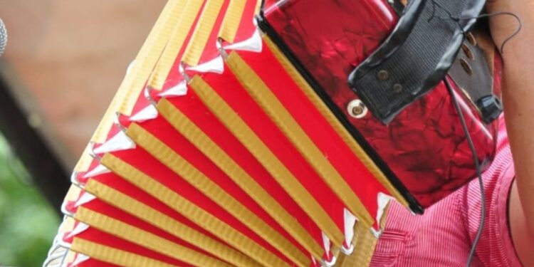 Entre vallenato y música de acordeón, lo tradicional y comercial