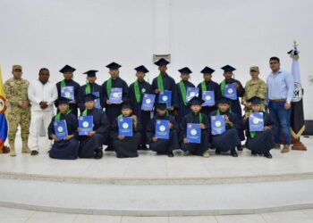 Soldados de la Décima Brigada se gradúan como bachilleres en Albania, La Guajira