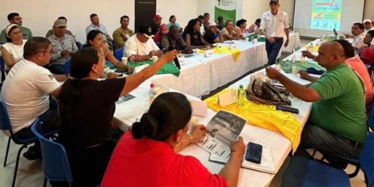 La Defensoría será garante de los derechos económicos y sociales de campesinos, indígenas y afrodescendientes
