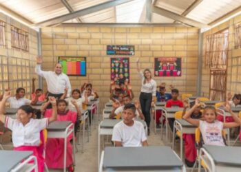 Cerrejón y la Fundación Pies Descalzos fortalecen la educación en La Guajira