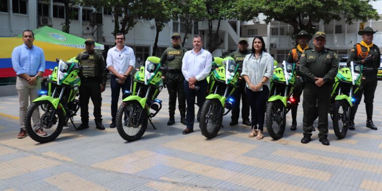 Zona Bananera fortalece su seguridad con donación de motocicletas de ASBAMA para la Policía