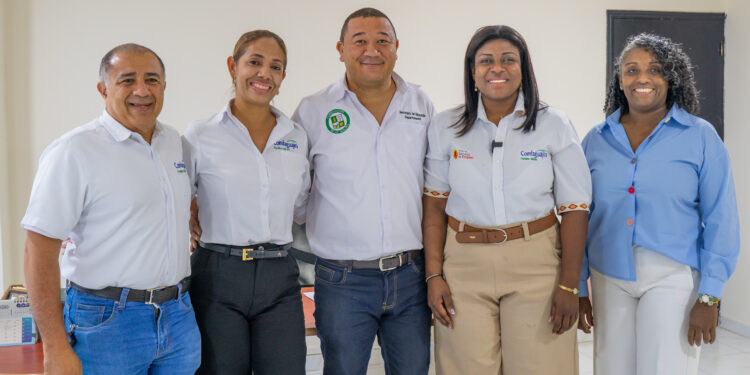 Comfaguajira y Secretaría de Educación firman alianza para la Jornada Escolar Complementaria 2025