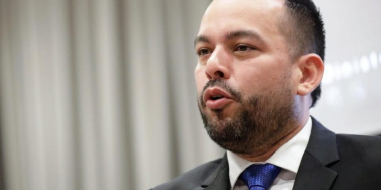 Ministro de Minas y Energías niega riesgos de apagones y critica alertas del sector empresarial