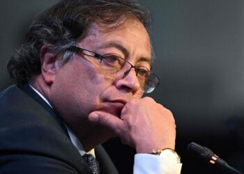 Gustavo Petro y la Creg analizan ajustes para reducir tarifas de energía en el país