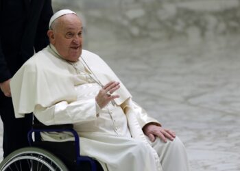 «Ya no está en peligro inminente»: Vaticano confirma mejoría en la salud del Papa Francisco