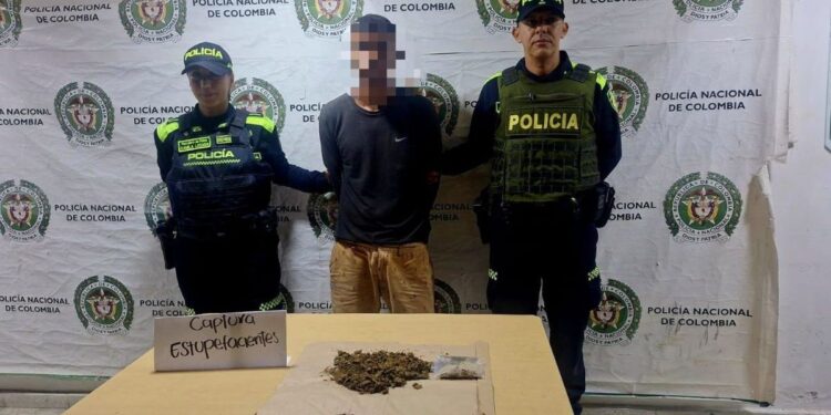 Capturan en Ciénaga a hombre con marihuana y bazuco tras intentar huir de la Policía