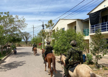 Pelotón montado del Grupo de Caballería refuerza la seguridad y transforma comunidades en La Guajira