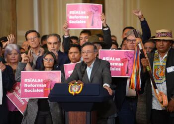 Gobierno avanza en consulta popular sobre reformas y convoca a marchas en su defensa