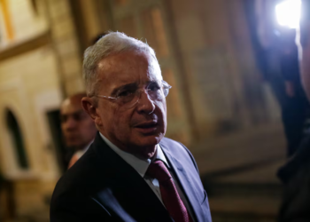 Avanza audiencia contra Álvaro Uribe por presunto fraude procesal y soborno a testigos
