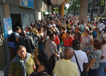 Pacientes de Nueva EPS en Cali protestan por retrasos en entrega de medicamentos