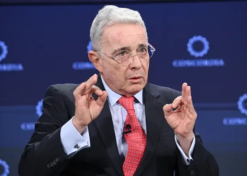 Uribe propone reforma laboral con incentivos y prima adicional