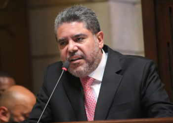 Contralor advierte que consulta popular de Petro costaría al país $700 mil millones