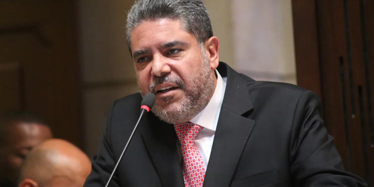 Contralor advierte que consulta popular de Petro costaría al país $700 mil millones