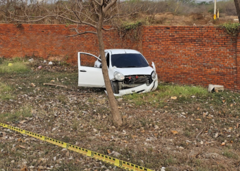 Hombre asesinado a tiros dentro de su vehículo en la vía a Juan Mina
