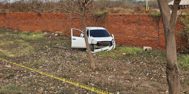 Hombre asesinado a tiros dentro de su vehículo en la vía a Juan Mina