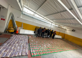 Armada incauta más de 600 kilos de droga en aguas del Caribe y captura a tres personas