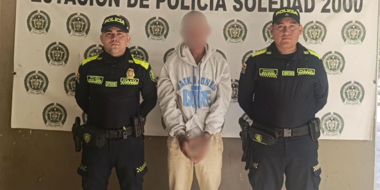 Turba enfurecida ataca a hombre acusado de abuso sexual infantil en Malambo