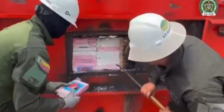 Incautan en Cartagena 1.146 kilos de cocaína transportada en contenedor de equipo electromagnético