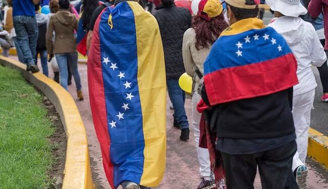 Migración venezolana impulsa el recaudo fiscal en Colombia con más de $1,5 billones en aportes
