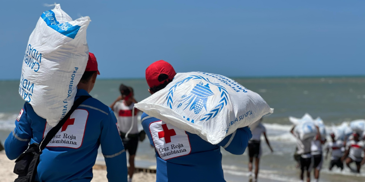 Misión Humanitaria Akalii>ja entrega 130 toneladas de ayuda en la Alta Guajira