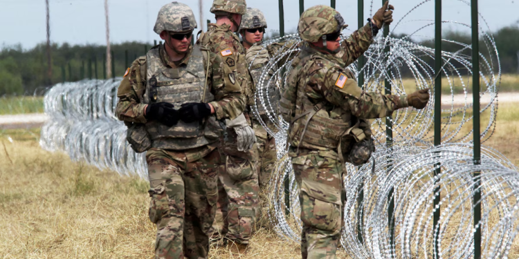 Estados Unidos aumenta la presencia militar en su frontera con México con 600 efectivos adicionales