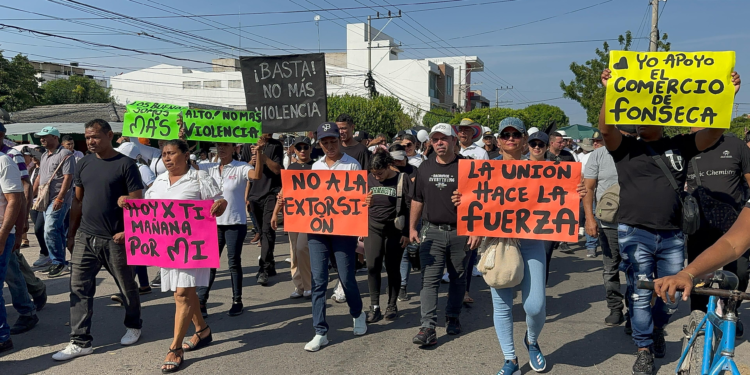 Comerciantes de Fonseca marchan contra la violencia y exigen seguridad
