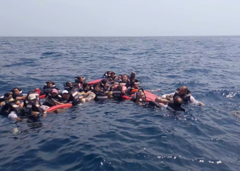 Naufragio en Cartagena: embarcación con 40 turistas quedó a la deriva