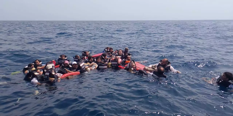 Naufragio en Cartagena: embarcación con 40 turistas quedó a la deriva