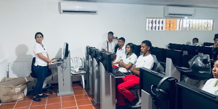 Tejidos por la juventud de La Guajira