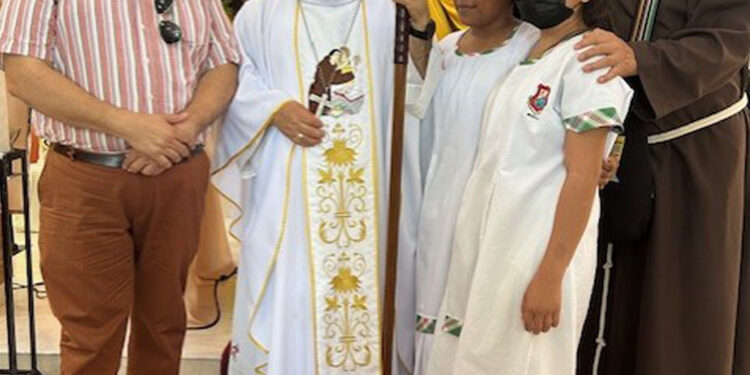 La exhortación de monseñor, un foco de mano en medio de la súbita oscuridad