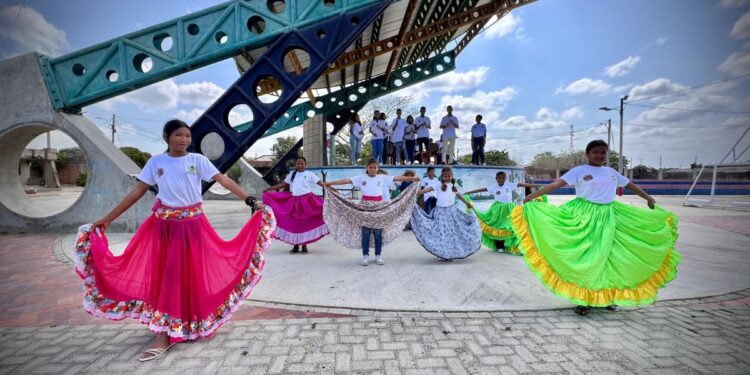 El grupo «Mochila Atrapasueños», luchan contra la discriminación racial en La Guajira