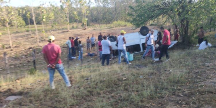 Varias personas resultaron heridas en un accidente de tránsito en la vía Dibulla – Riohacha