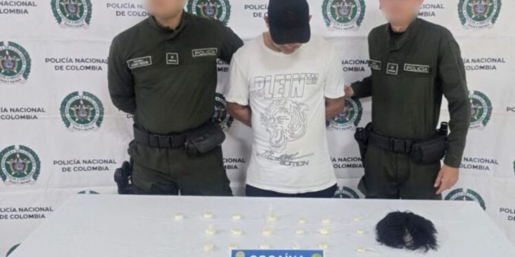 A la cárcel hombre que habría intentado sacar estupefacientes del país camuflados en una peluca