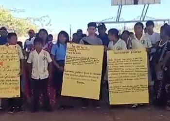 Padres de familia denuncian vulneración de derecho a la educación a niños en Puerto Nuevo – Alta Guajira