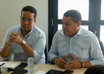 El gobernador Jairo Aguilar Deluque y el alcalde Genaro Redondo se reúnen por el mejoramiento del Distrito