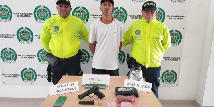 Capturan a una persona portando de manera ilegal un arma traumática y drogas en Riohacha