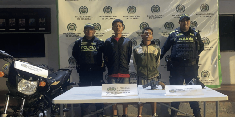 Capturados dos hombres por el robo de una motocicleta a mano armada en ...