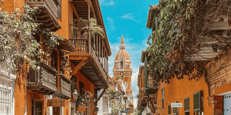 Cartagena cancela conciertos y bailes en respaldo a la Policía tras recientes asesinatos de uniformados