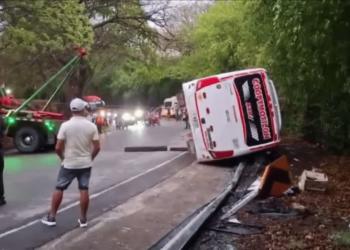 Un muerto y nueve heridos tras volcamiento de bus en la vía Ocaña – Aguachica