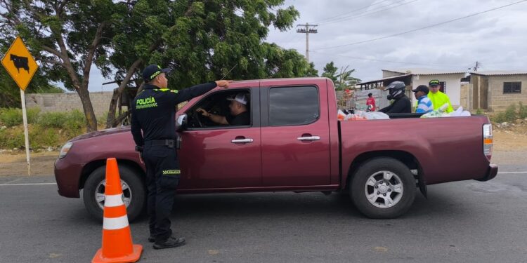Autoridades refuerzan medidas de seguridad en la vía Maicao – Riohacha con jornadas de prevención y control