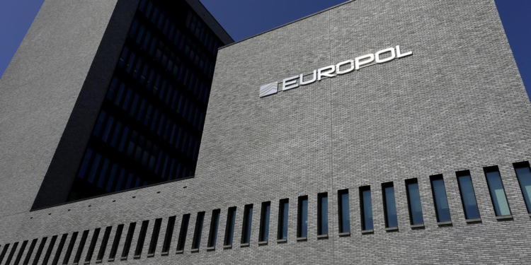 Europol desmantela una de las mayores redes de pedofilia con casi 2 millones de usuarios y 79 detenidos