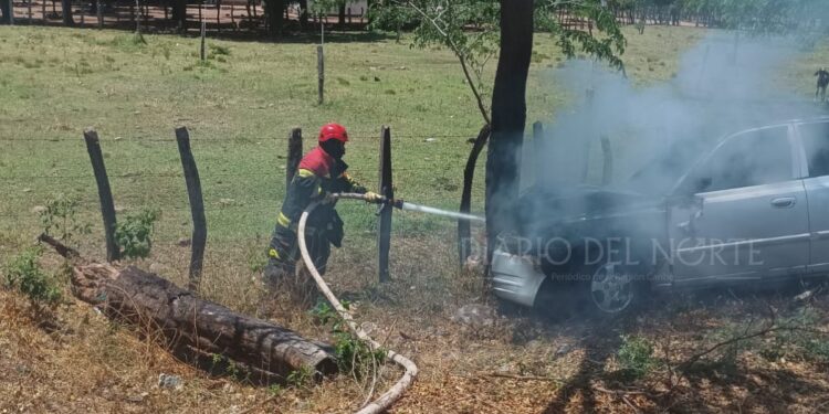 Accidente de tránsito en la circunvalar de Villanueva deja dos heridos y provoca conato de incendio