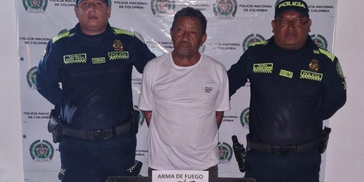 Capturan a un hombre que presuntamente amenazaba a su pareja con un arma de fuego en Uribia