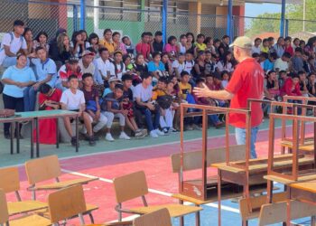 Más de 150 pupitres recibieron los estudiantes de San Lorenzo de Shiruria en Manaure