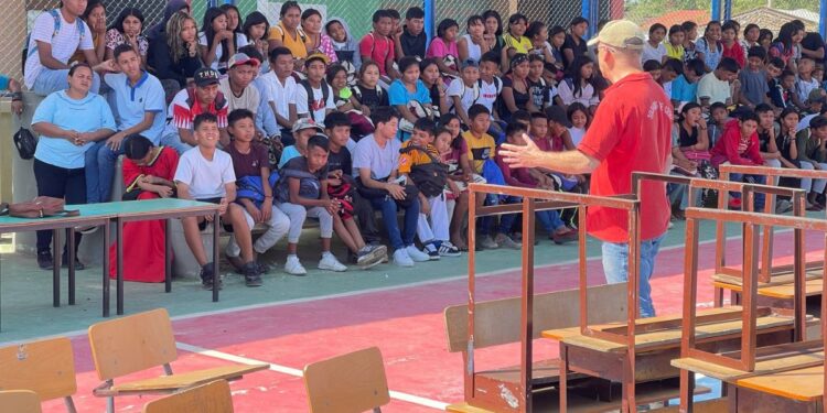 Más de 150 pupitres recibieron los estudiantes de San Lorenzo de Shiruria en Manaure