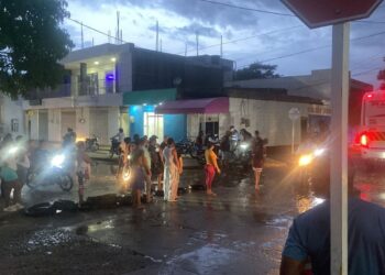 Habitantes del barrio La Esperanza de Riohacha bloquean la vía porque llevan más de 12 horas sin luz