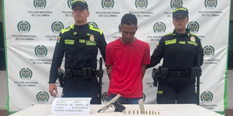 Capturado sujeto en flagrancia con arma de fuego ilegal en el barrio El Bosque