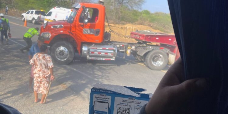 Dos jóvenes resultaron heridos en un accidente de tránsito de la vía Riohacha – Dibulla