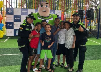 La Policía Nacional celebró el Día de los Niños en el barrio Las Tunas de Riohacha